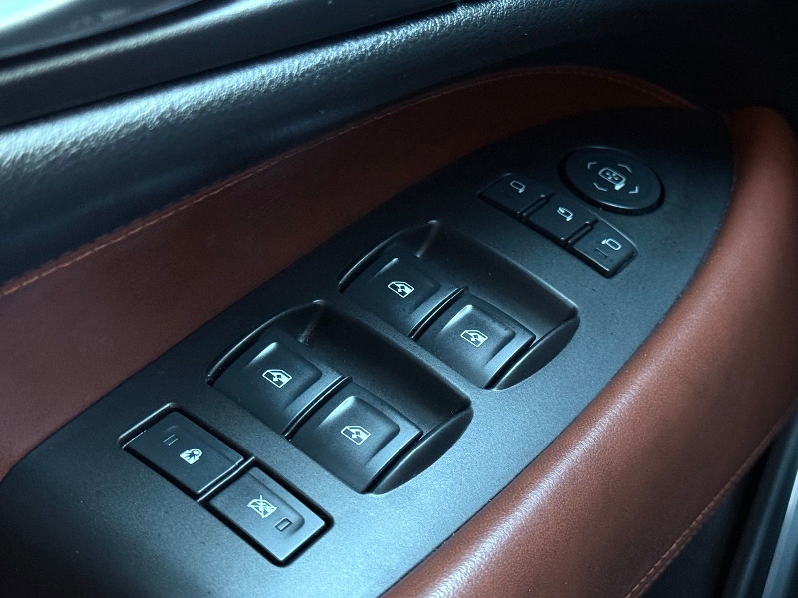 Used 2016 Cadillac Escalade Luxury image 30