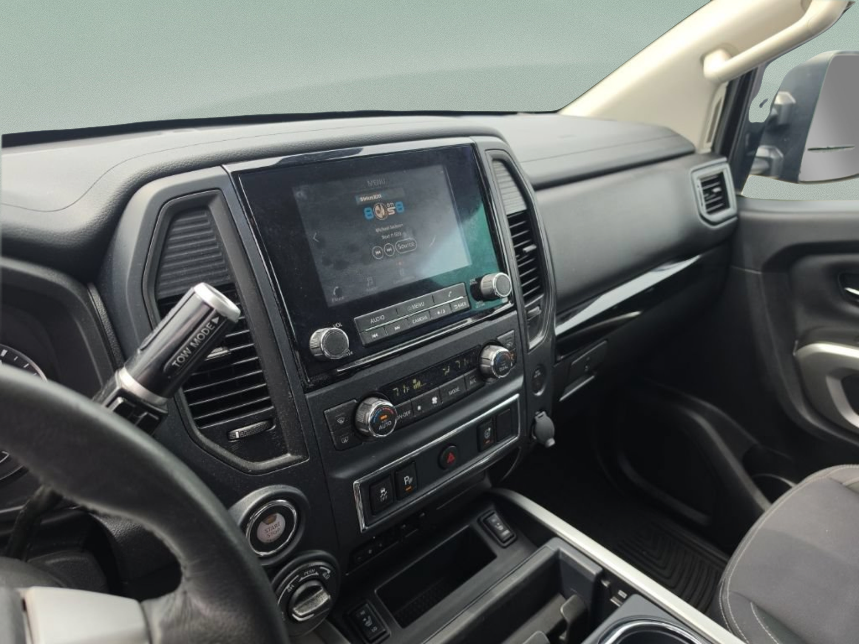 Used 2024 Nissan Titan SV w/ SV Convenience Package AWD/4WD image 16