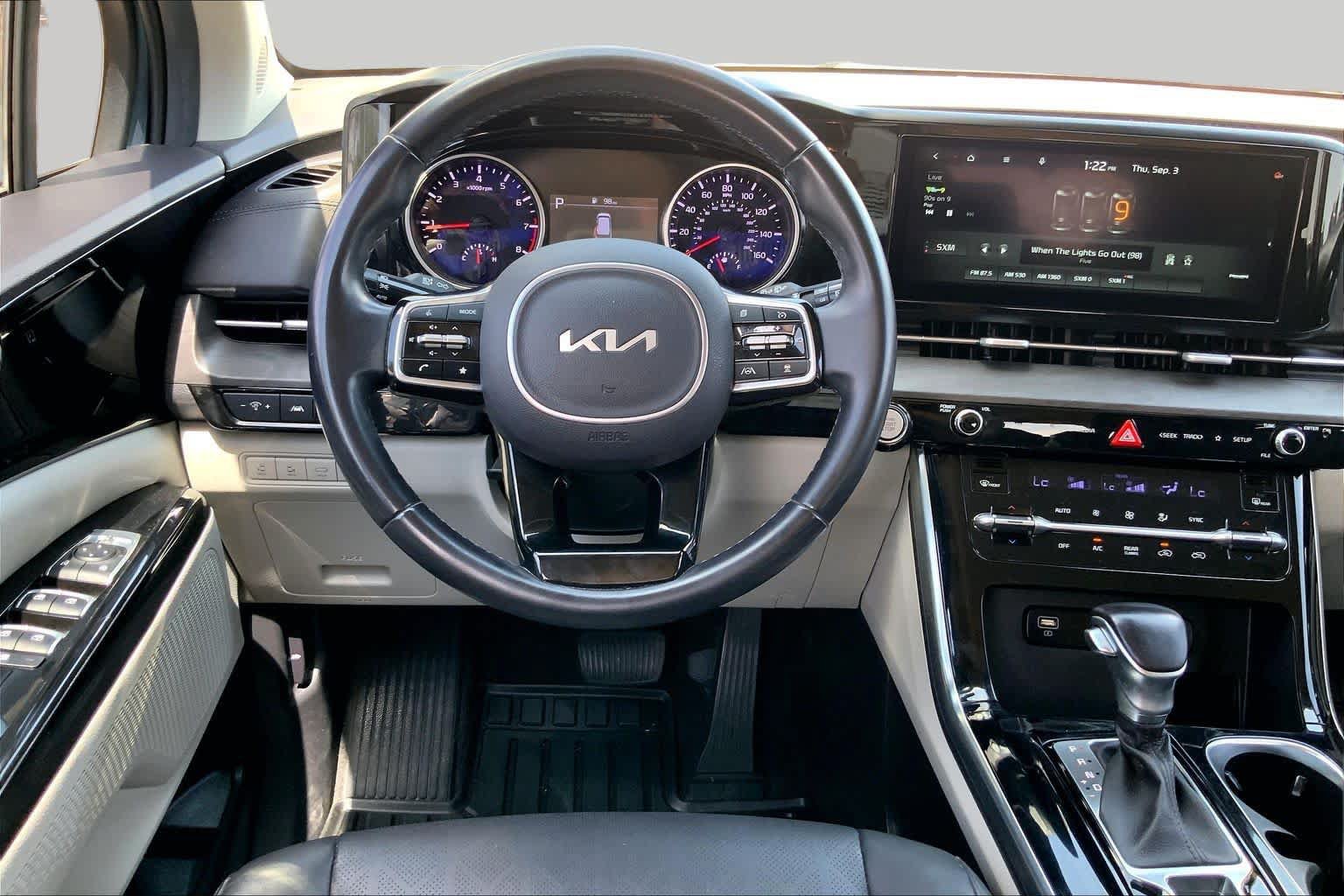 Used 2022 Kia Carnival EX FWD image 6