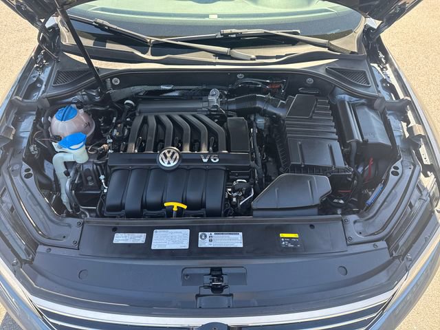 Used 2017 Volkswagen Passat 3.6 SEL Premium image 22