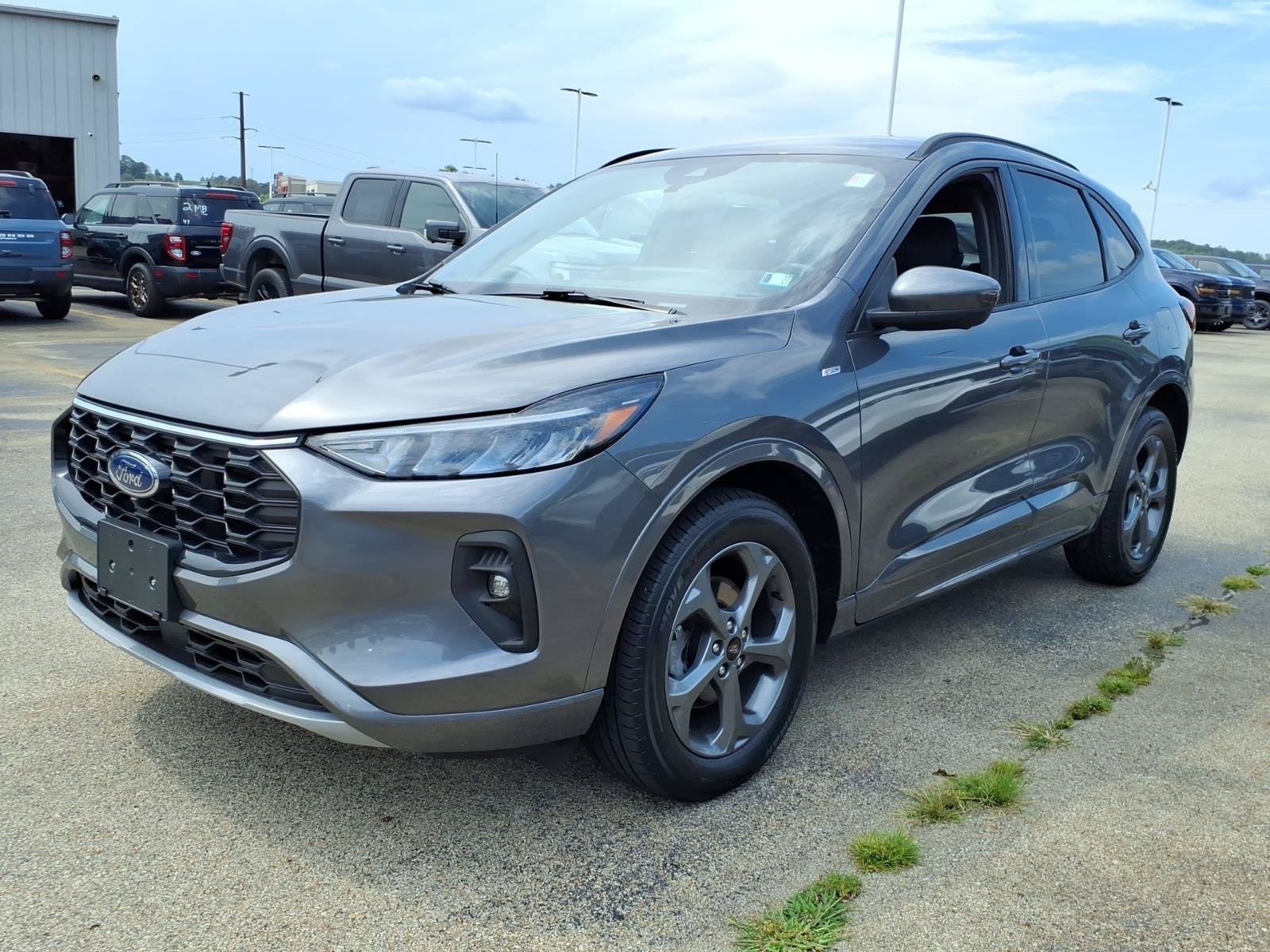 Used 2023 Ford Escape ST-Line Select w/ Tech Pack #2 AWD/4WD image 3