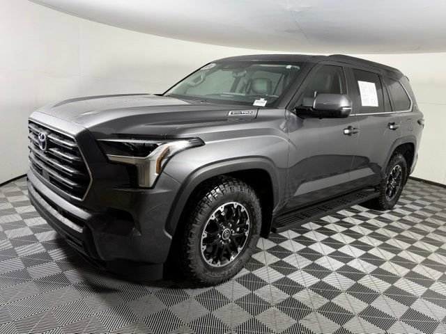 Used 2024 Toyota Sequoia SR5 w/ SR5 Premium Package AWD/4WD image 2