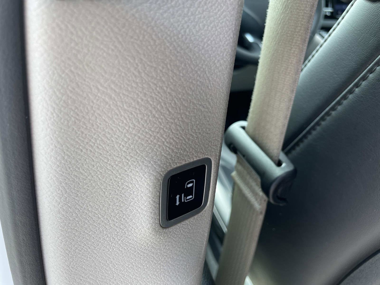 Used 2023 Chrysler Pacifica Touring-L FWD image 14