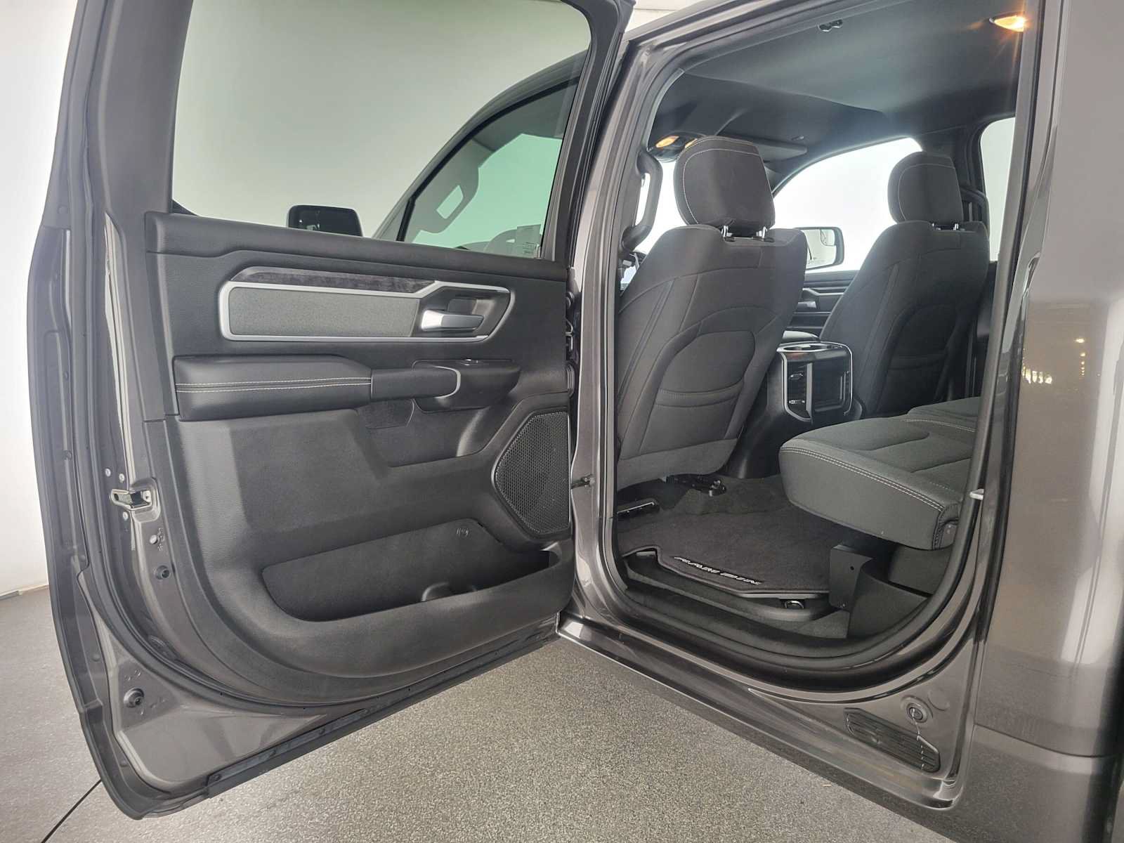 Used 2022 RAM 1500 Big Horn AWD/4WD image 16