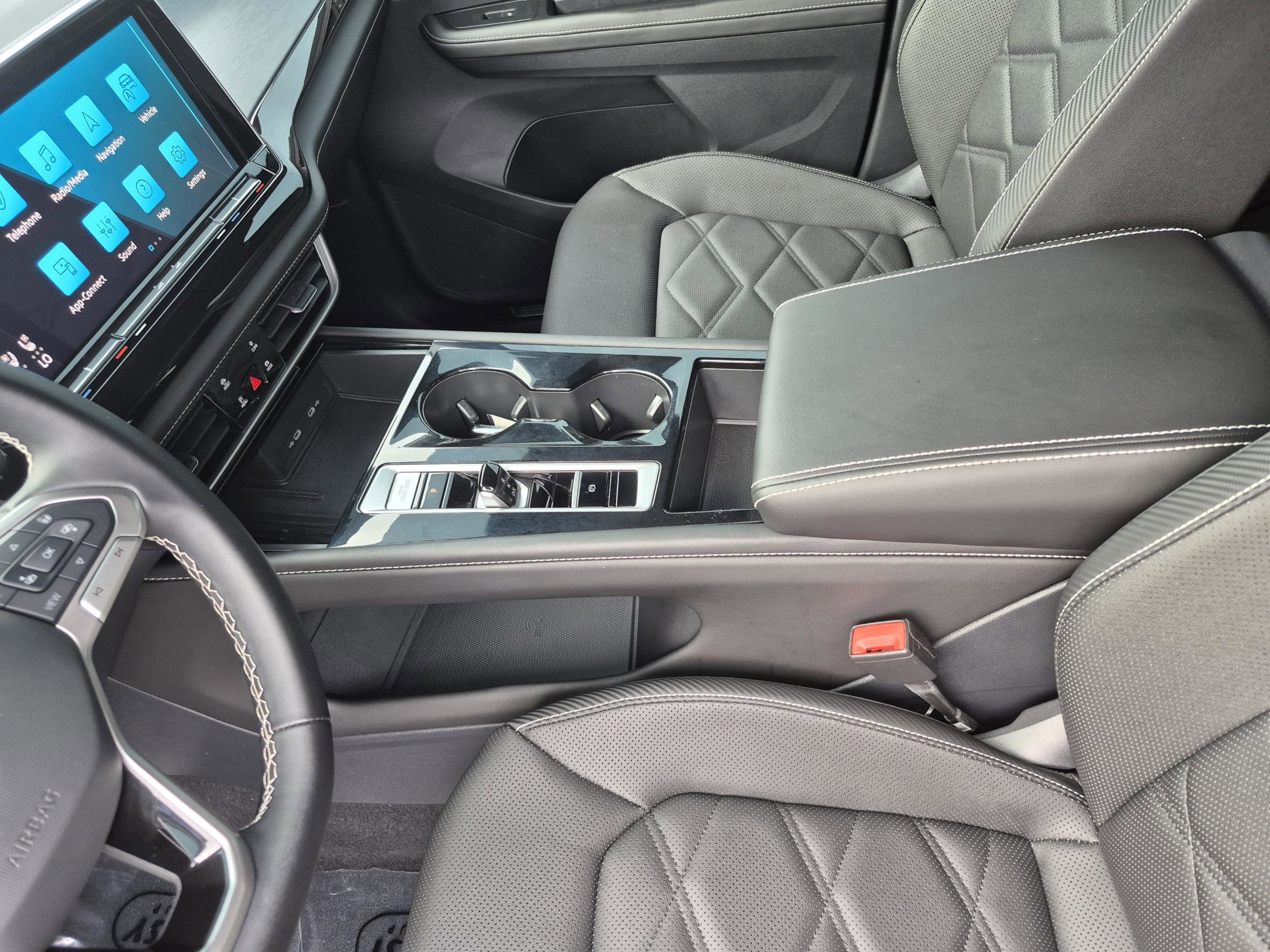 Used 2025 Volkswagen Atlas Cross Sport SE FWD image 21