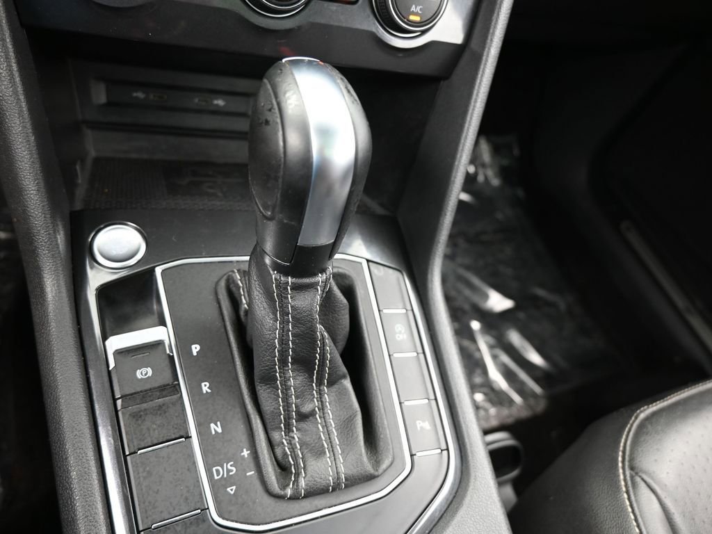 Used 2021 Volkswagen Tiguan SE R-Line image 28