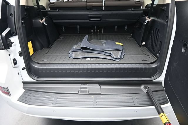 Certified 2023 Lexus GX 460 Premium w/ Premium Package AWD/4WD image 28