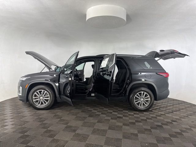 Used 2023 Chevrolet Traverse LT image 9