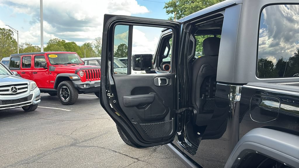 Used 2023 Jeep Gladiator Mojave w/ Cold Weather Group AWD/4WD image 28