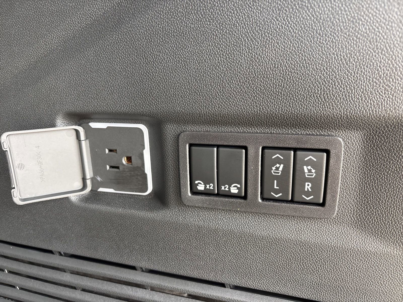 New 2026 GMC Yukon AT4 w/ LPO, Floor Liner Package image 22