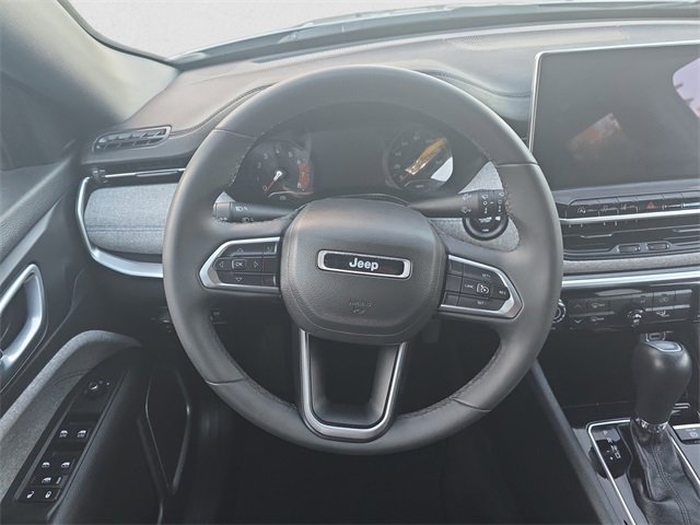 Used 2024 Jeep Compass Latitude image 12