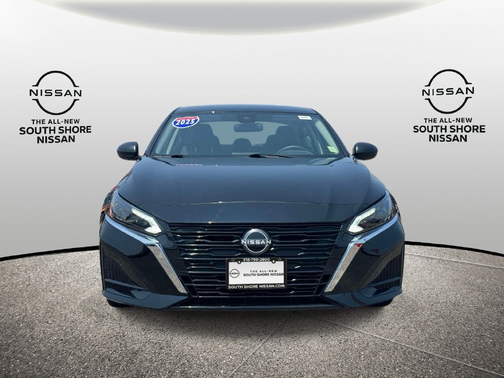 Used 2025 Nissan Altima 2.5 SV FWD image 2