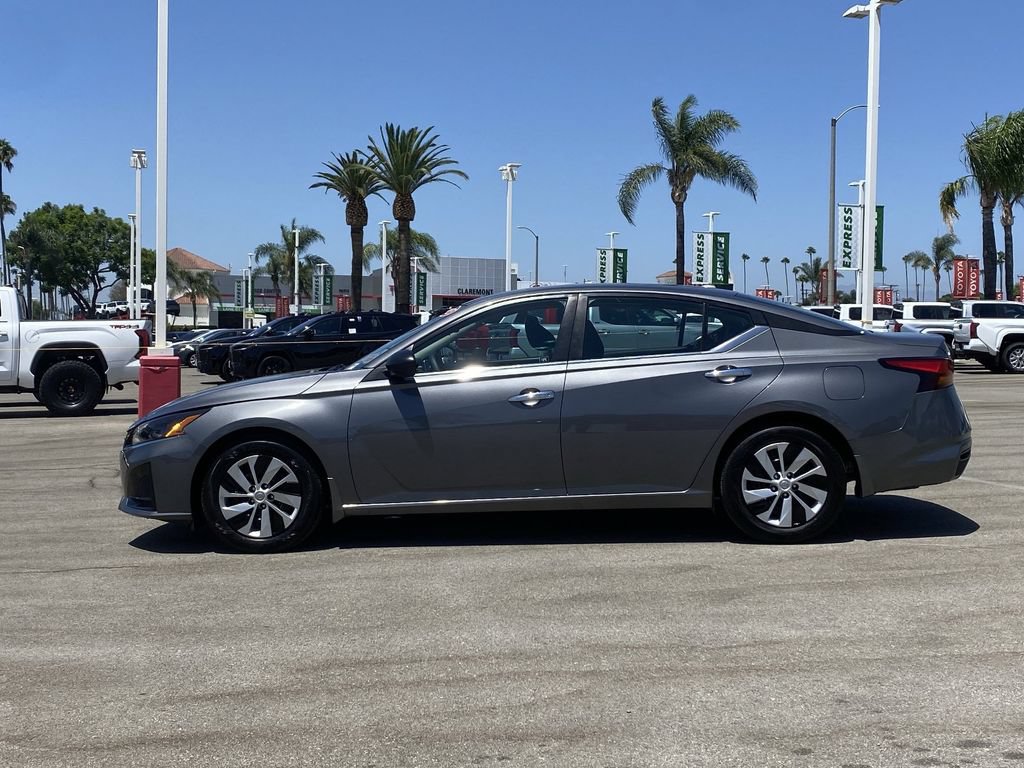 Used 2025 Nissan Altima 2.5 S FWD image 39
