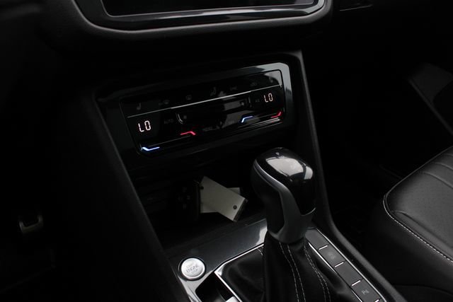 Certified 2023 Volkswagen Tiguan SE R-Line image 17