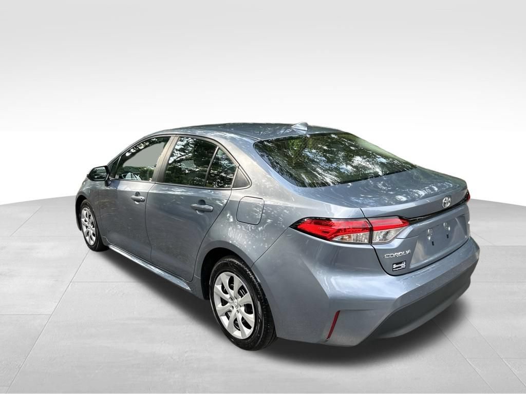 Used 2025 Toyota Corolla LE FWD image 3