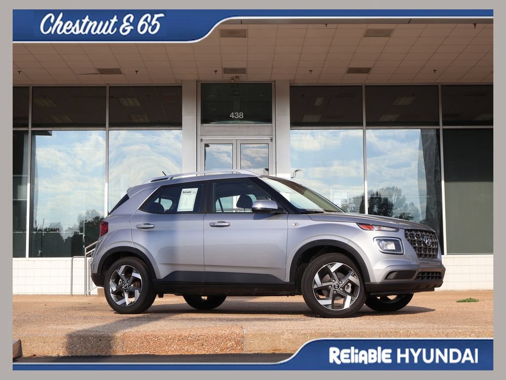 Certified 2025 Hyundai Venue SEL FWD image 1