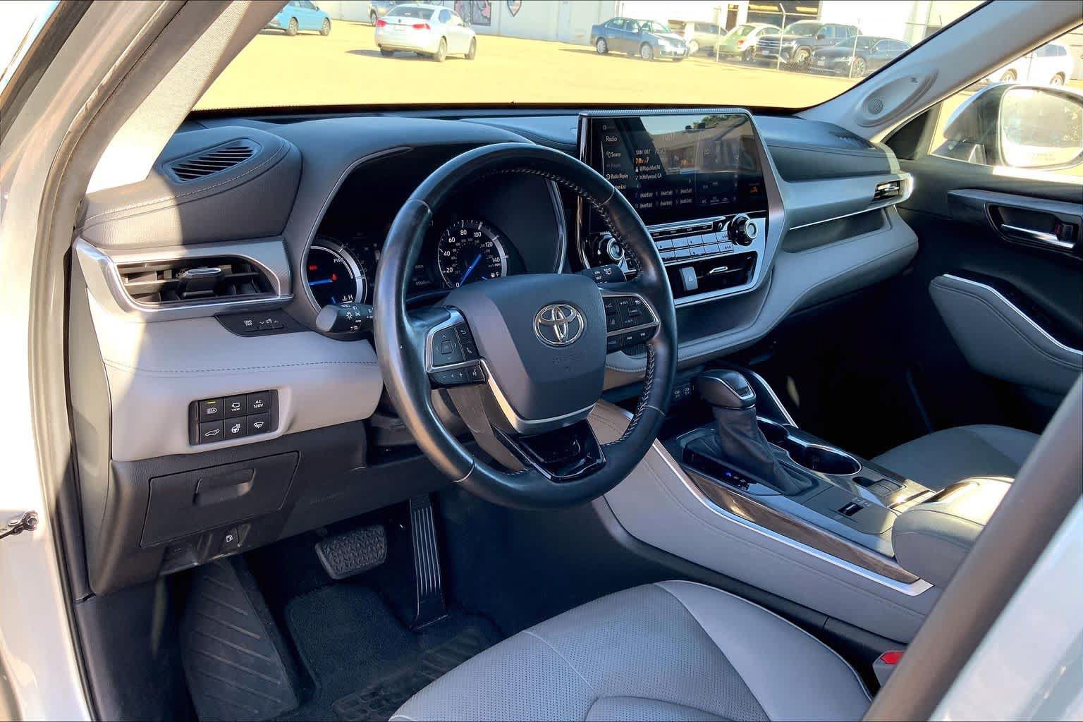 Used 2020 Toyota Highlander Platinum AWD/4WD image 44