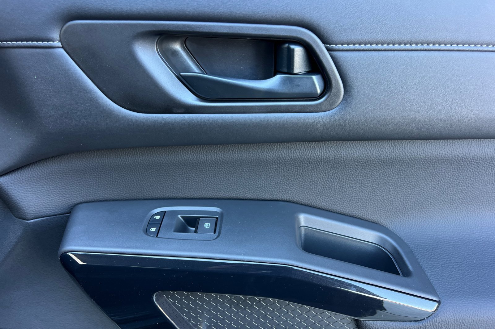 New 2025 Nissan Pathfinder SV w/ Cargo Package image 21