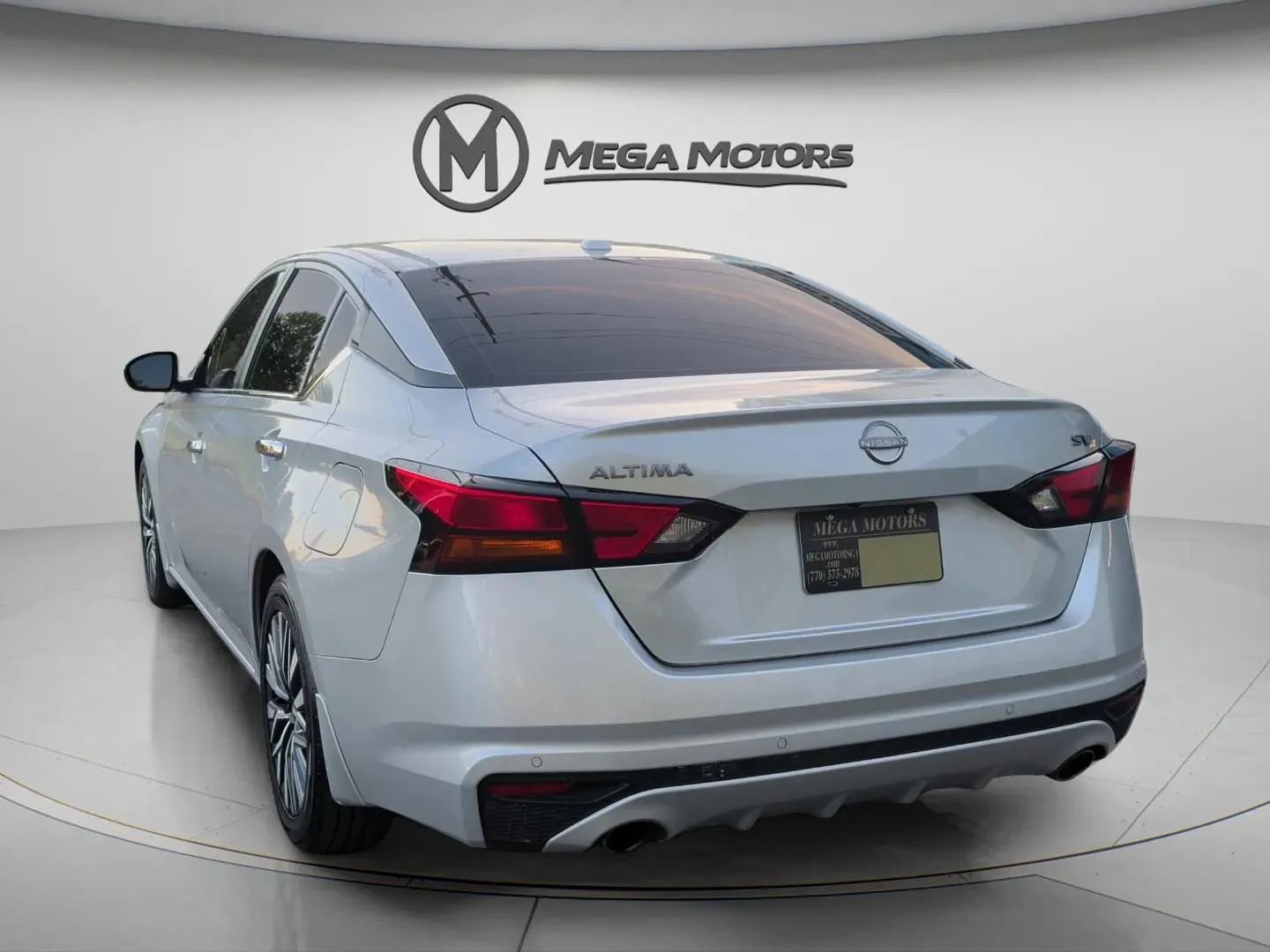 Used 2024 Nissan Altima 2.5 SV w/ SV Premium Package FWD image 5