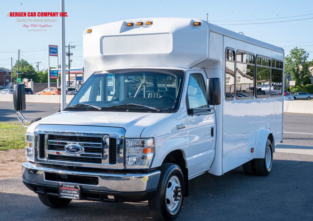 Used 2017 Ford E-450 and Econoline 450 Super Duty w/ Shuttle Bus Prep Package RWD image 4