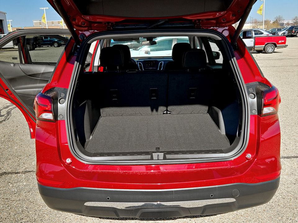 Used 2024 Chevrolet Equinox LT w/ LPO, Floor Liner Package FWD image 31