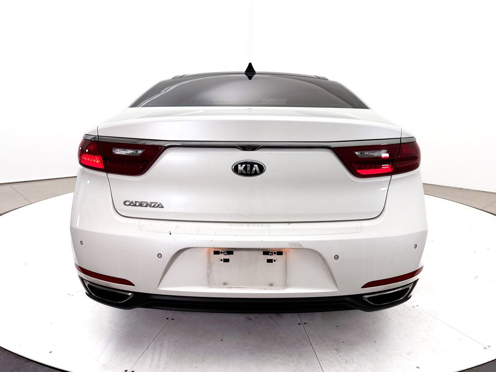 Used 2017 Kia Cadenza Technology FWD image 18