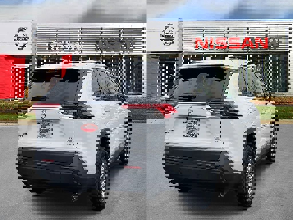 Used 2023 Toyota RAV4 XLE w/ Convenience Package image 5