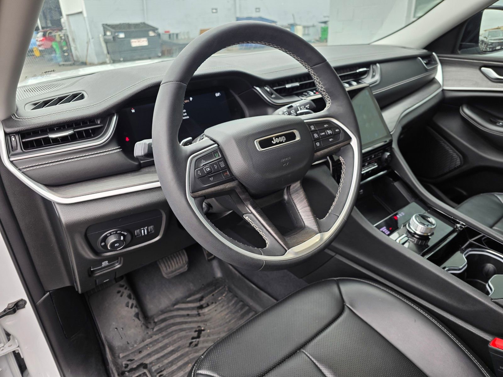 Used 2023 Jeep Grand Cherokee L Limited w/ Luxury Tech Group II AWD/4WD image 18