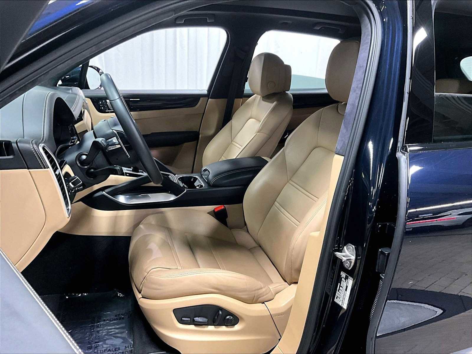 Used 2023 Porsche Cayenne Turbo S image 8