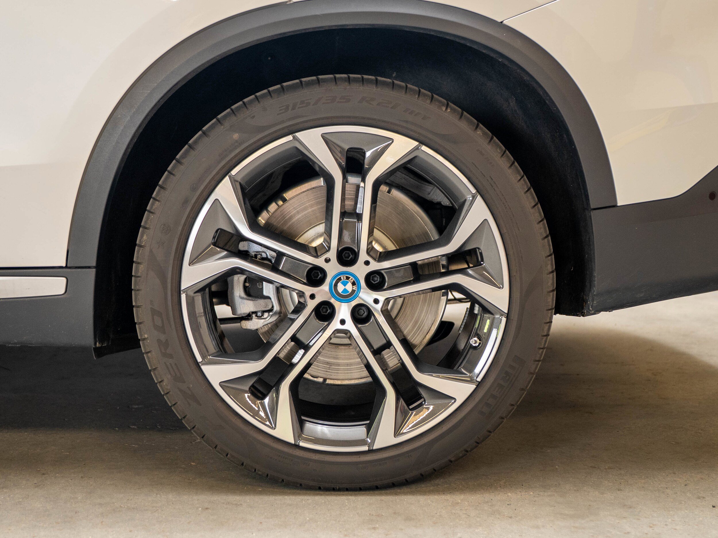 Used 2025 BMW X5 xDrive50e AWD/4WD image 18