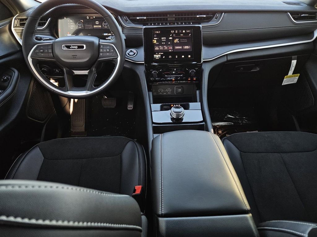 New 2025 Jeep Grand Cherokee Altitude image 18