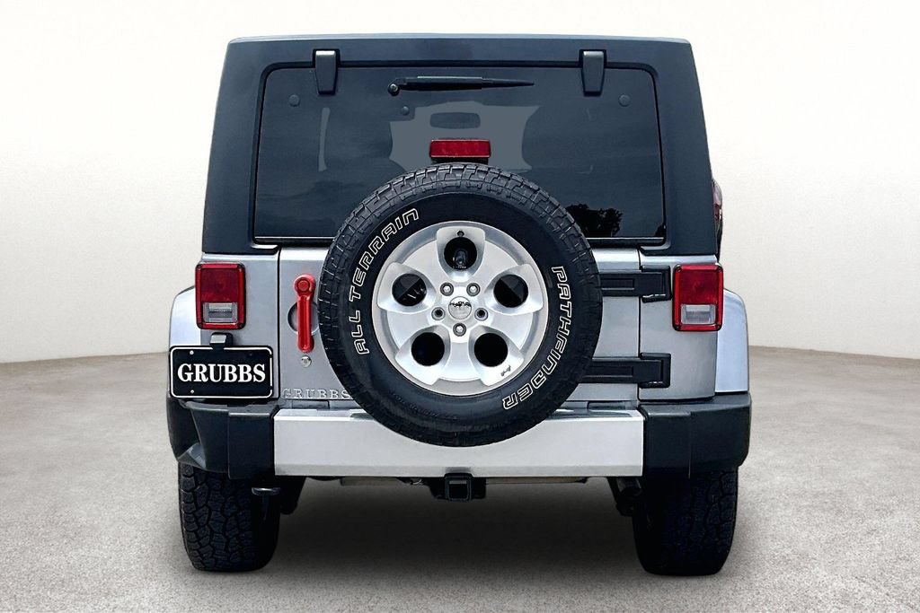 Used 2015 Jeep Wrangler Unlimited Sahara w/ Connectivity Group AWD/4WD image 5