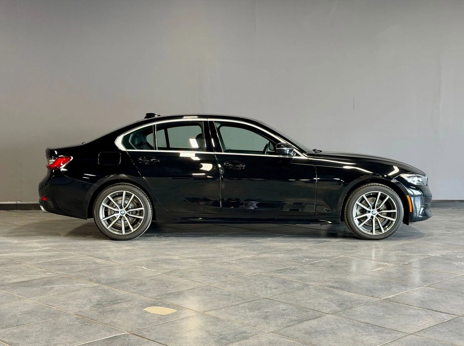Used 2019 BMW 330i xDrive Sedan w/ Driving Assistance Package AWD/4WD image 4
