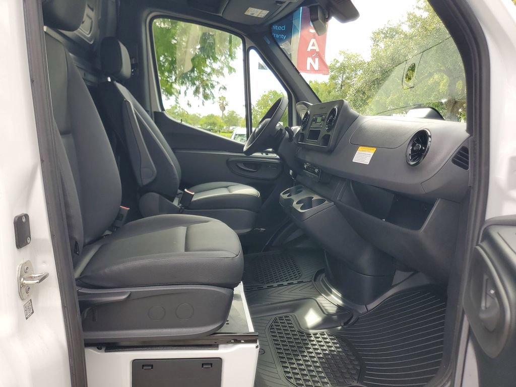 Used 2025 Mercedes-Benz Sprinter 2500 image 8