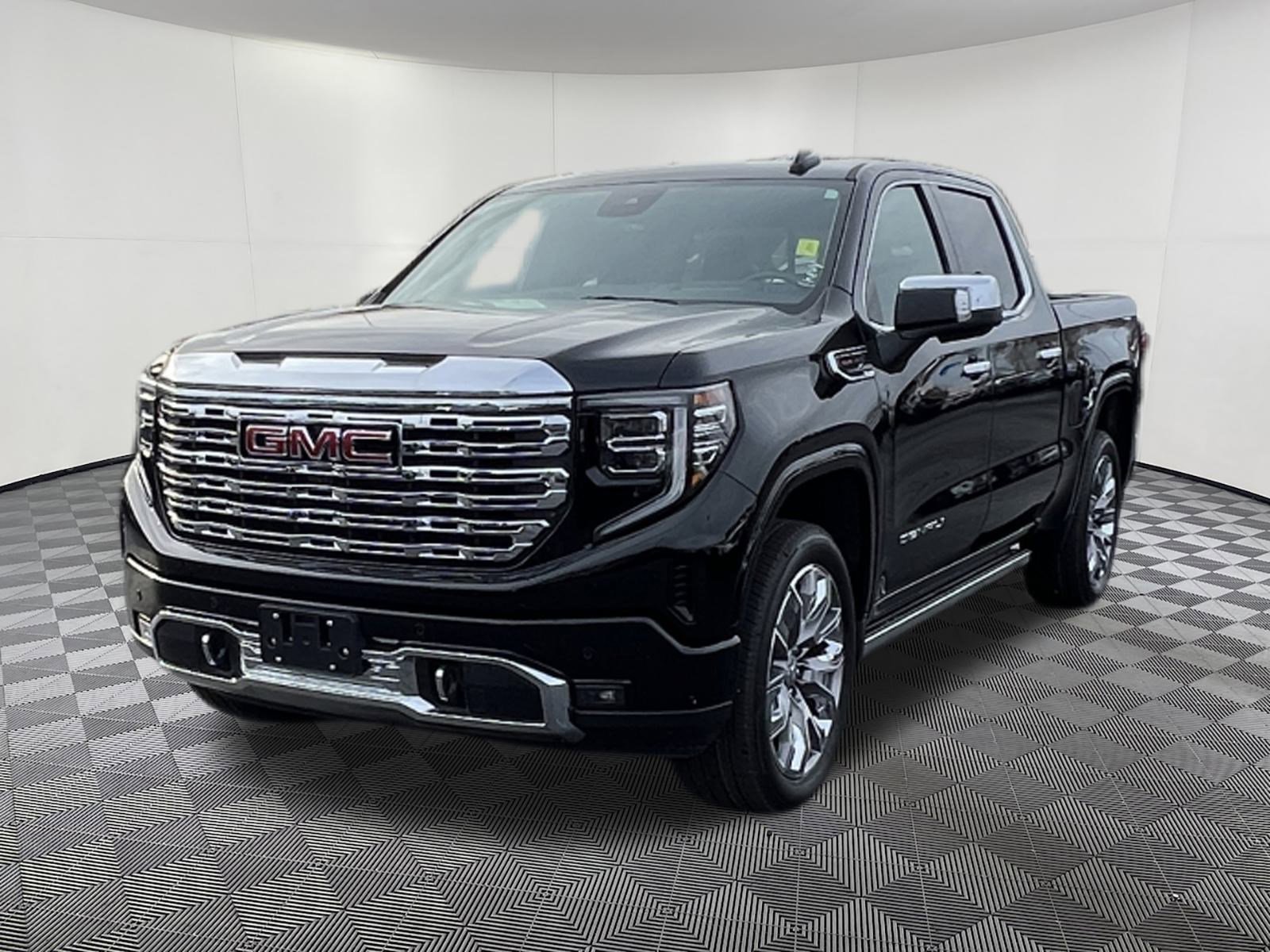 Used 2024 GMC Sierra 1500 Denali AWD/4WD image 3