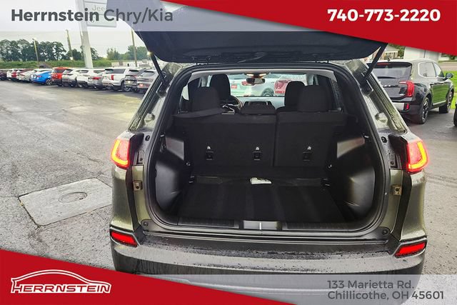Used 2021 Jeep Cherokee Latitude w/ Mopar Interior Package AWD/4WD image 23