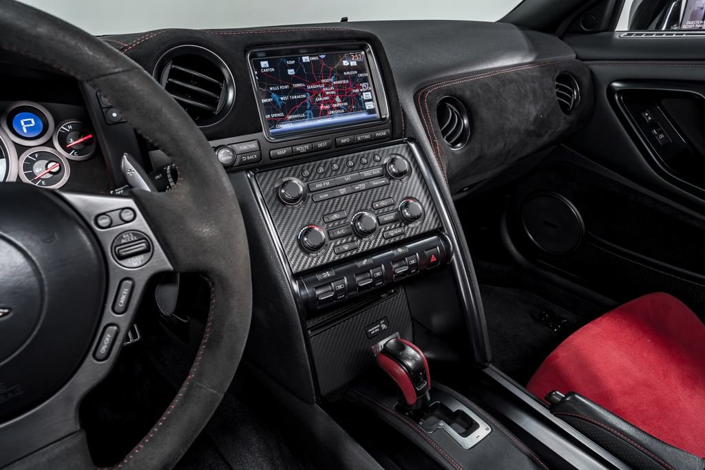 Used 2016 Nissan GT-R NISMO AWD/4WD image 21
