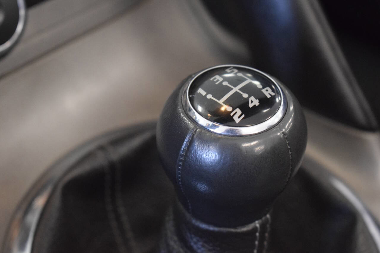 Used 2007 Pontiac Solstice Base 2dr Convertible w/ Premium Package image 47