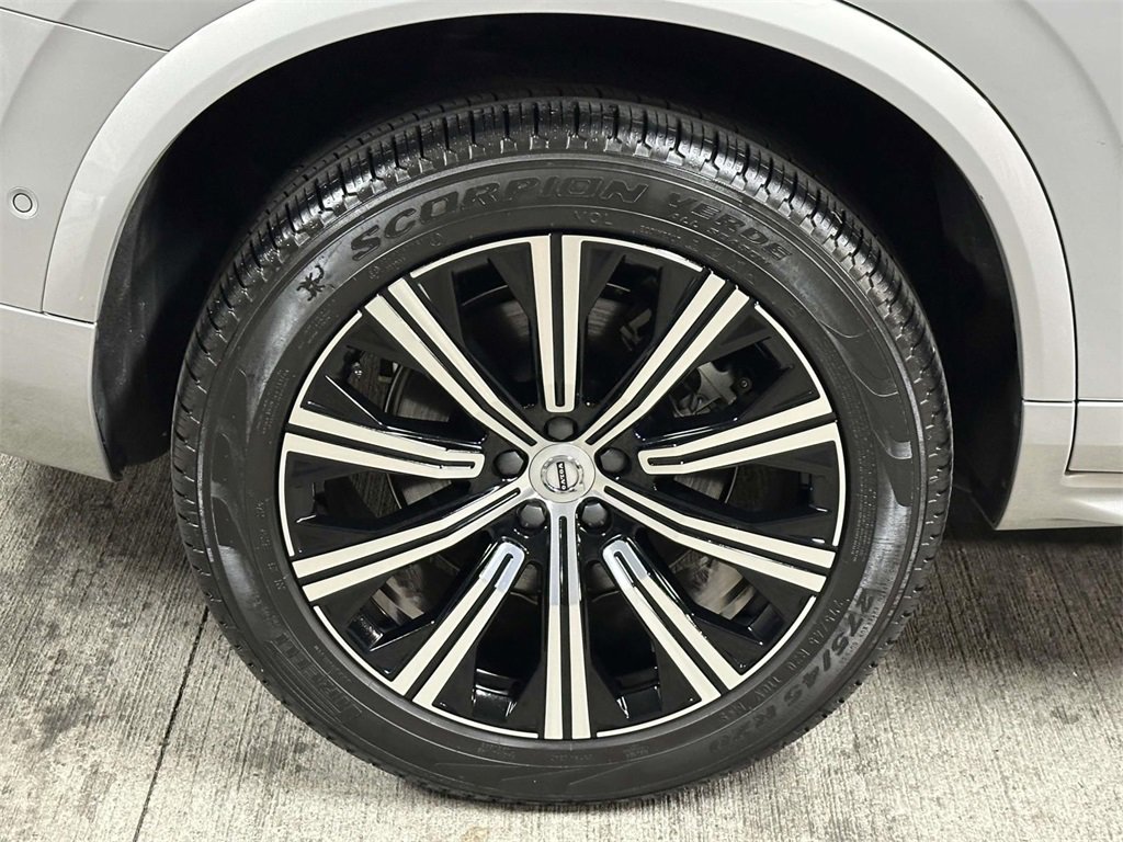 Used 2025 Volvo XC90 B5 Plus image 10