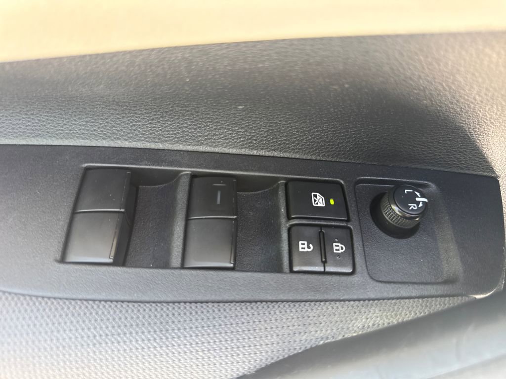 Used 2022 Toyota Corolla LE FWD image 15