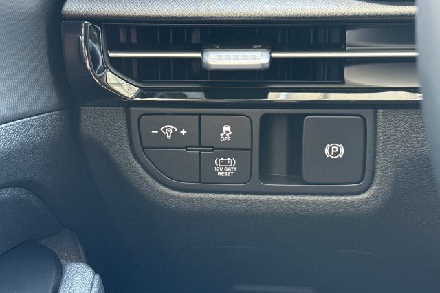 New 2027 Kia Sportage S FWD image 32