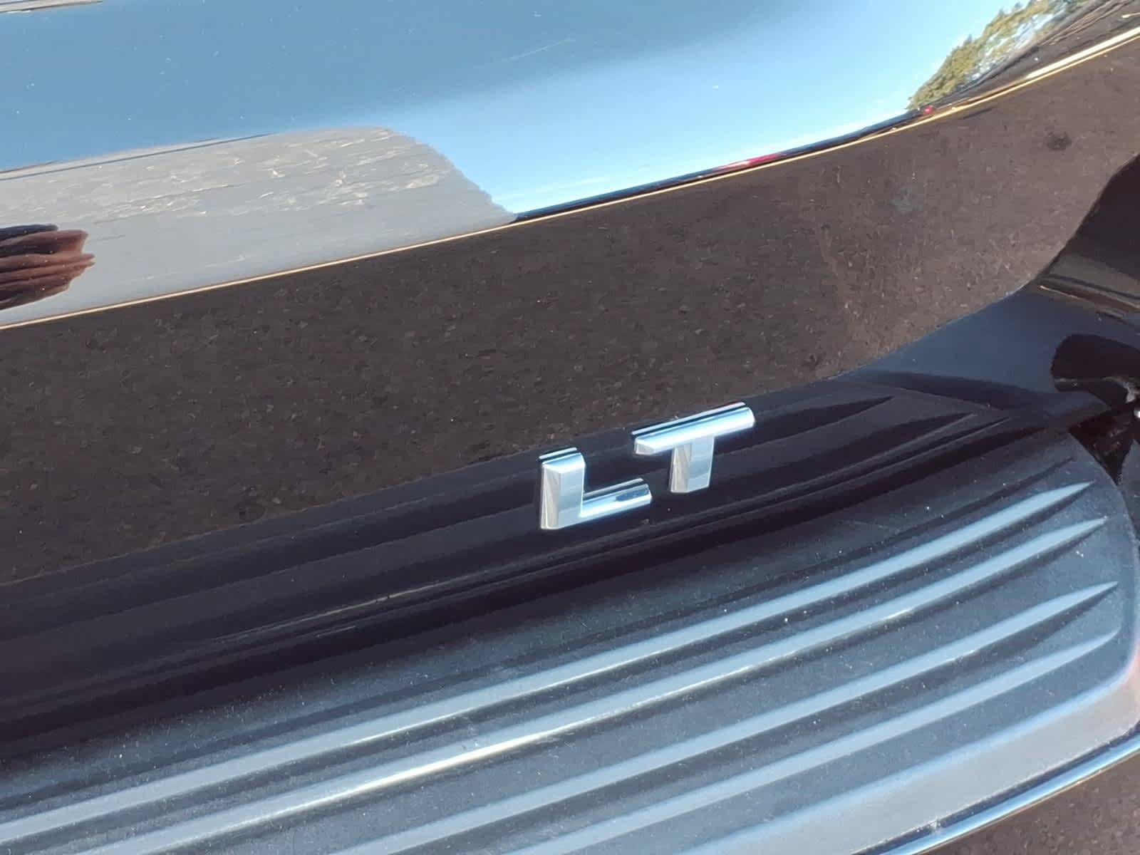 Used 2026 Chevrolet Suburban LT w/ Comfort Package AWD/4WD image 18