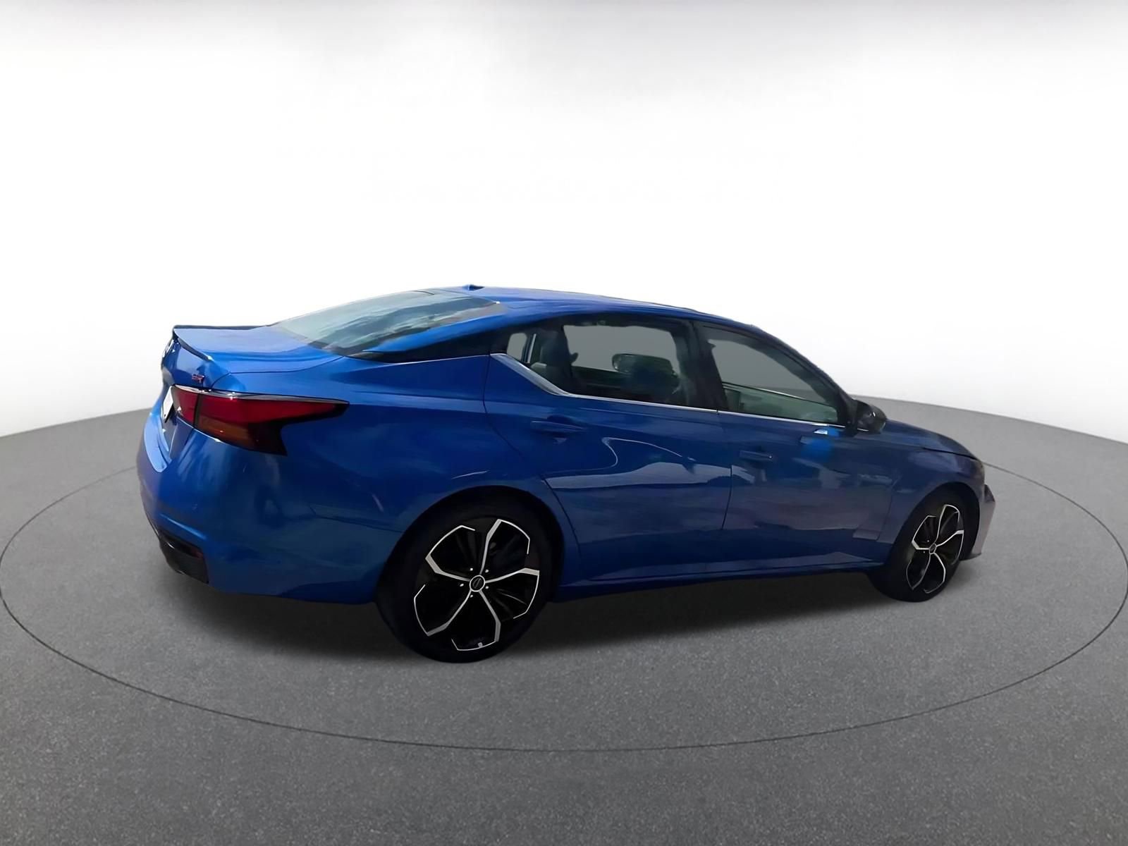 Used 2025 Nissan Altima 2.5 SR image 14