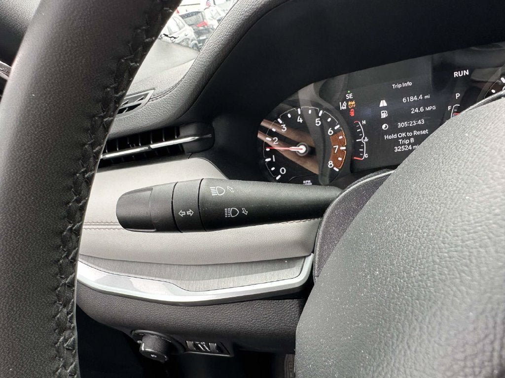 Used 2025 Jeep Compass Limited AWD/4WD image 31