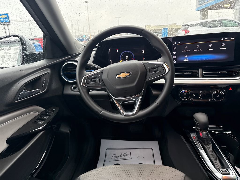 Used 2025 Chevrolet Trax LT w/ LT Convenience Package image 16