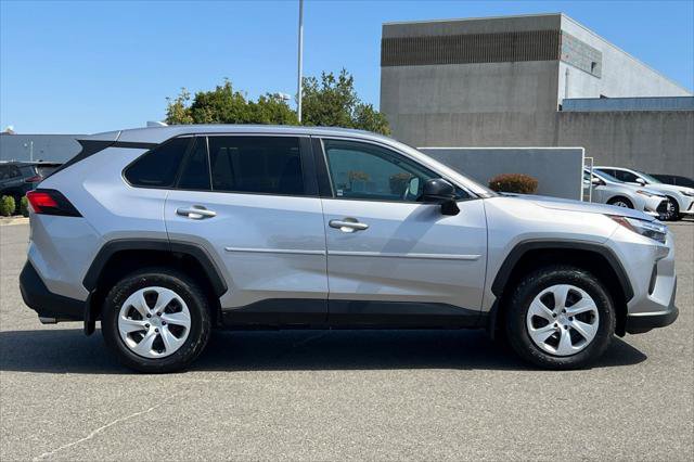 Certified 2023 Toyota RAV4 LE AWD/4WD image 6
