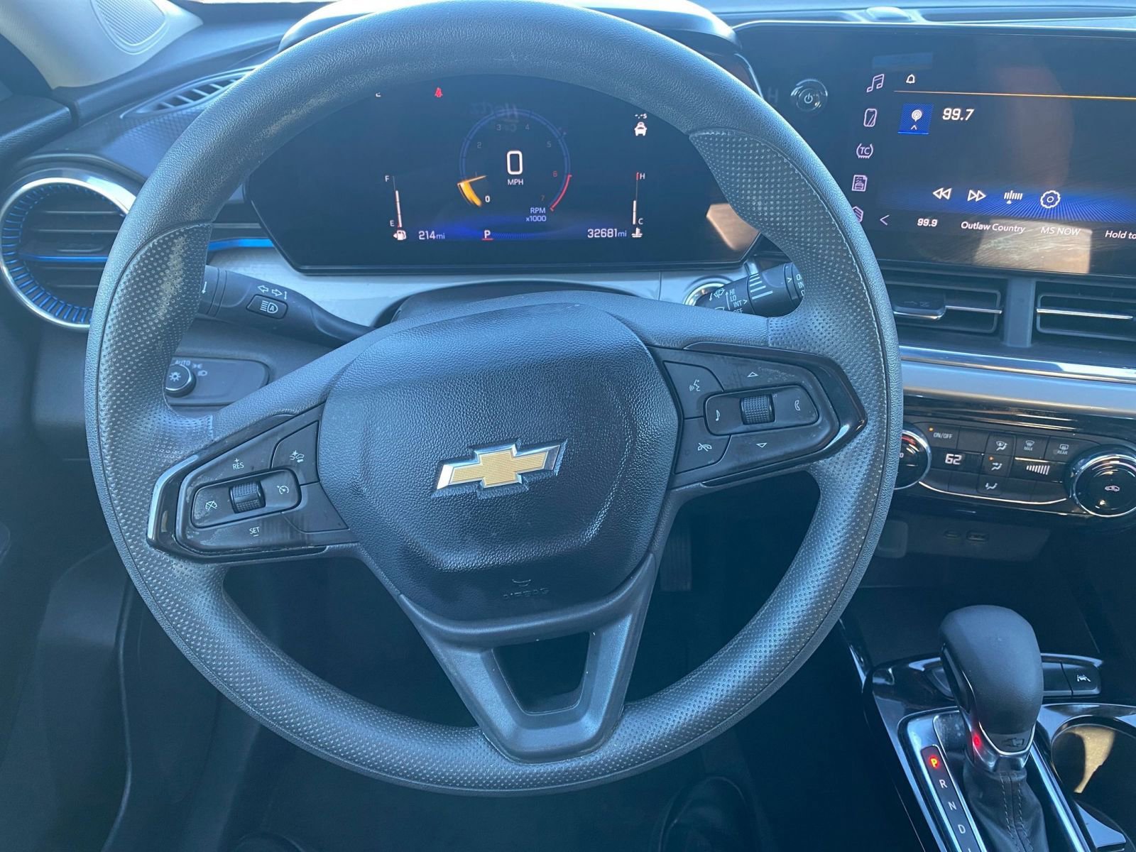 Used 2025 Chevrolet Trax LT FWD image 29