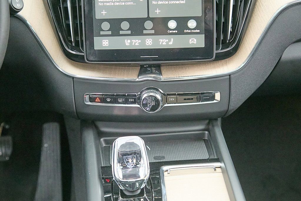 New 2026 Volvo XC60 B5 Core w/ Climate Package image 25