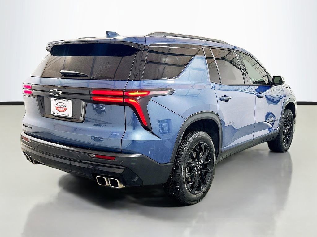 Used 2025 Chevrolet Traverse LT w/ Midnight/Sport Edition image 4
