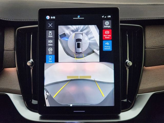 New 2026 Volvo XC90 B6 Plus w/ Protection Package Premier image 18